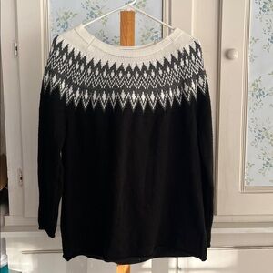 Black and White Women's Crew Neck Sweater